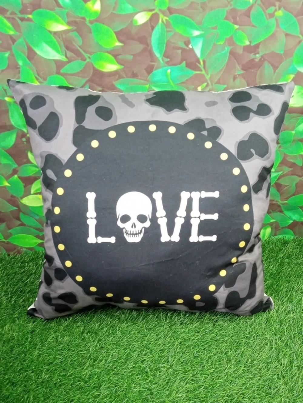 👻 Decorative Black 'LOVE' Skull Accent Pillow